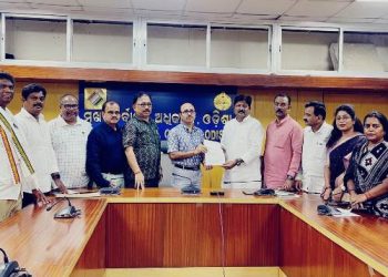 ଯୋଗ୍ୟ ଭୋଟରଙ୍କ ନାଁ ବାଦ: ସିଇଓଙ୍କୁ ଭେଟିଲା ବିଜେଡ଼ି