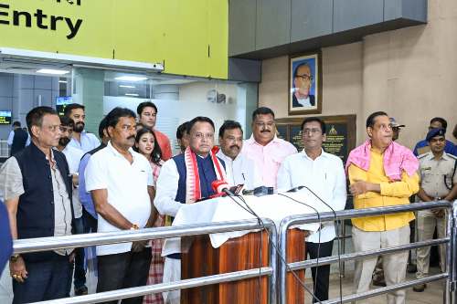 ୫୪,୦୦୦ କୋଟିର ପୁଞ୍ଜିନିବେଶ ପ୍ରସ୍ତାବ ଧରି ଫେରିଲେ ମୁଖ୍ୟମନ୍ତ୍ରୀ